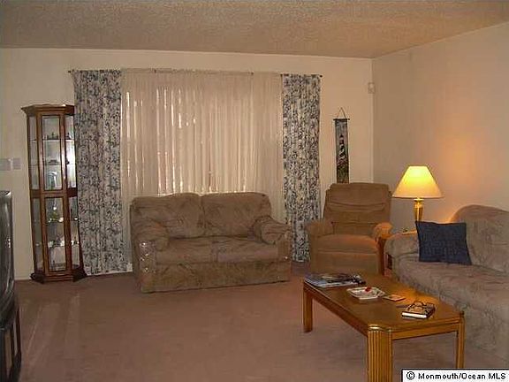 5th image of 600 Ezara Ct