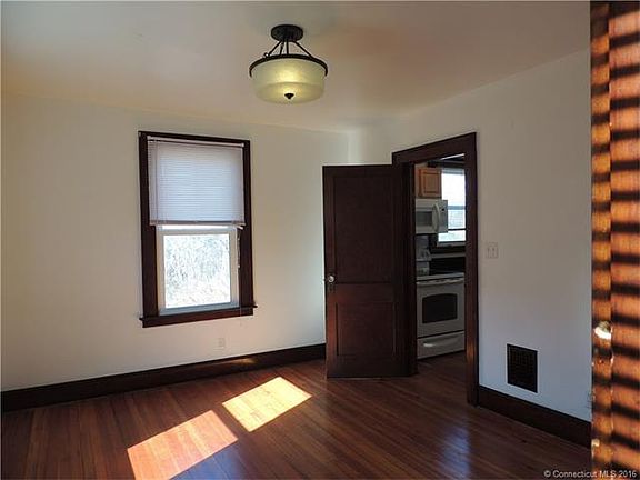 5th image of 522 Woodward Ave