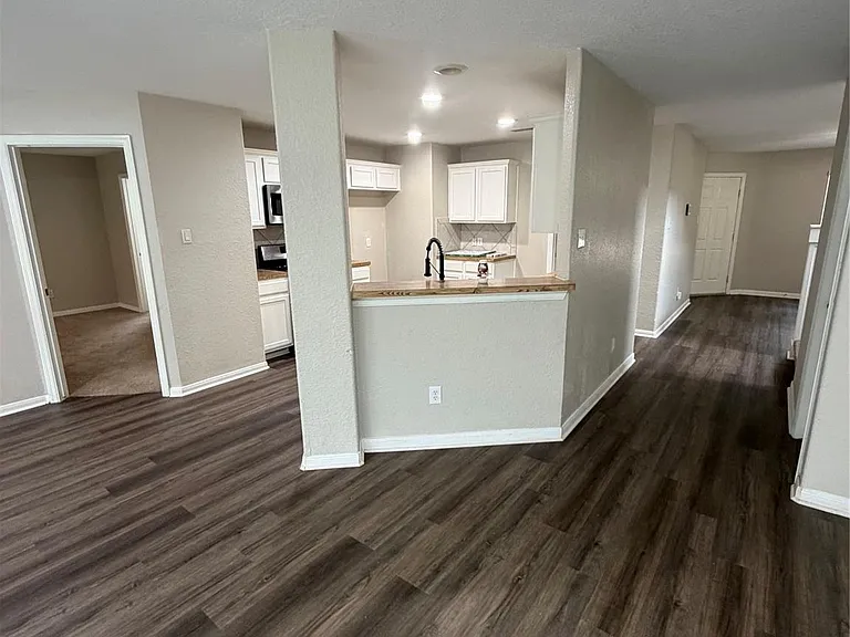 3219 Watercliff Ct — Photo 6