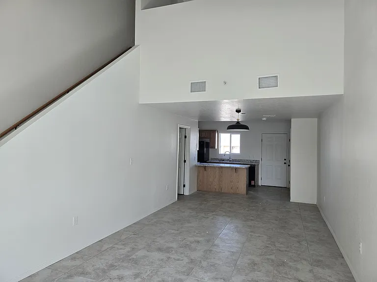 833 S Avenue A #13 — Photo 6