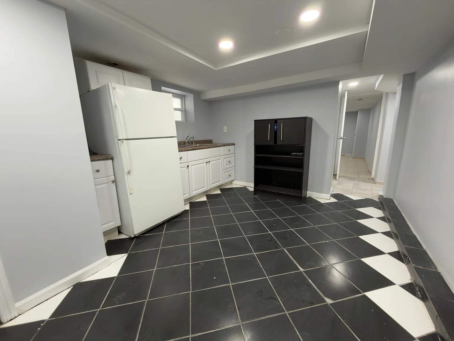 5 bed, 1600 sqft, $2,800 — Photo 1