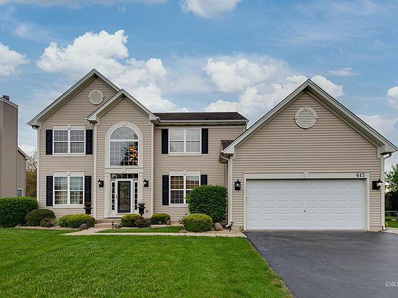 2nd image of 613 Versailles Dr