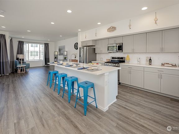 5th image of 885 NW Highgarden Drive
