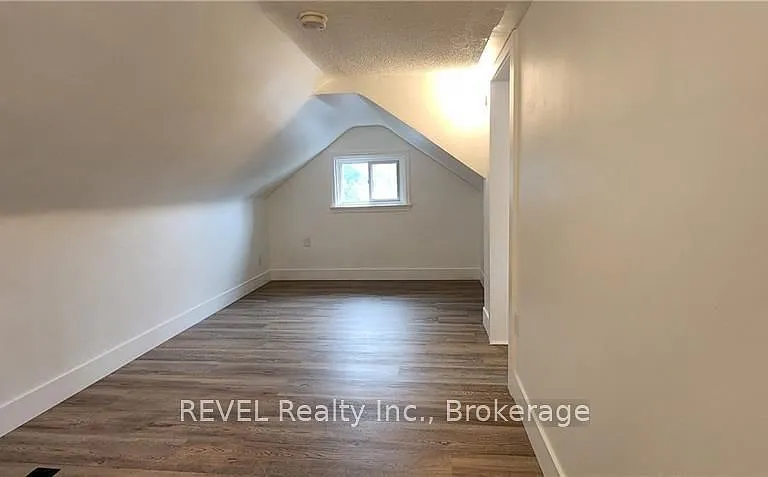 5 Linwood St #UPPER — Photo 2