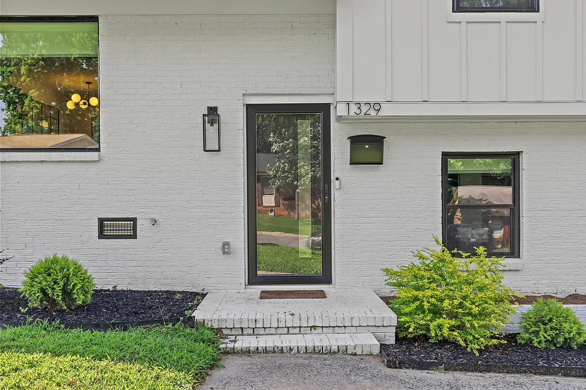 Building Photo - 1329 Plumstead Rd