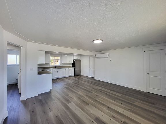 3rd image of 666 Hawthorne Ave NE #666