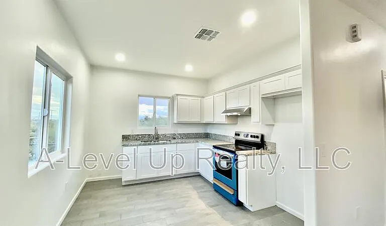 1310 S San Jacinto Dr #1 — Photo 4