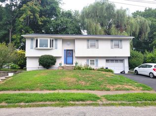 8 Van Cleft Ave, Newburgh, NY 12550