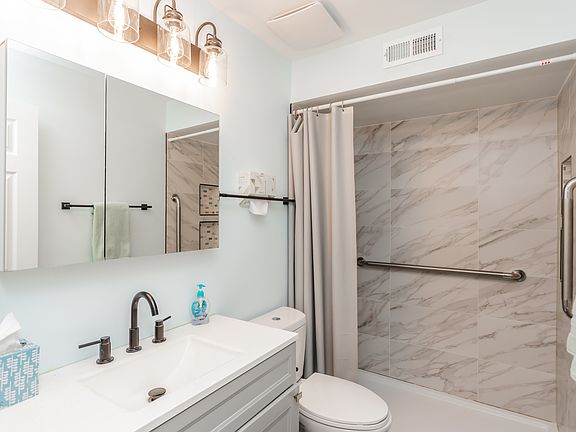 5th image of 235 Marengo Ave APT 4D