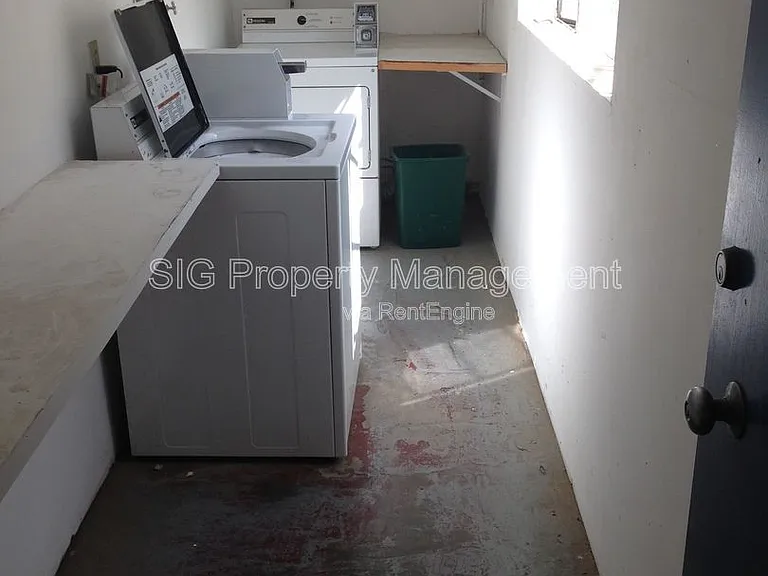 405 W Alameda Ave #J — Photo 16