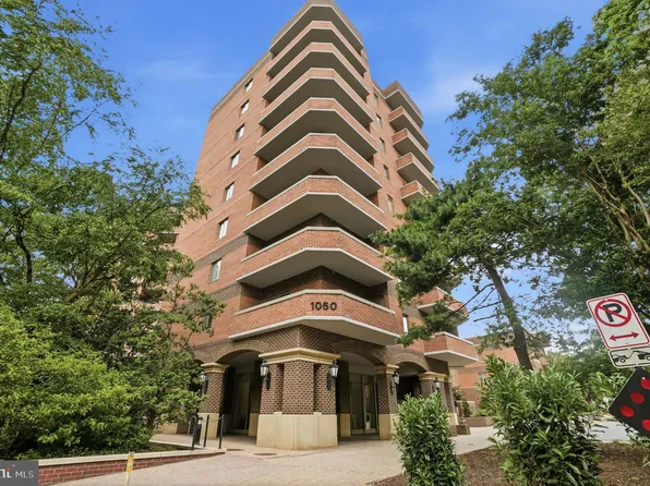 1050 N Stuart St APT 122, Arlington, VA 22201
