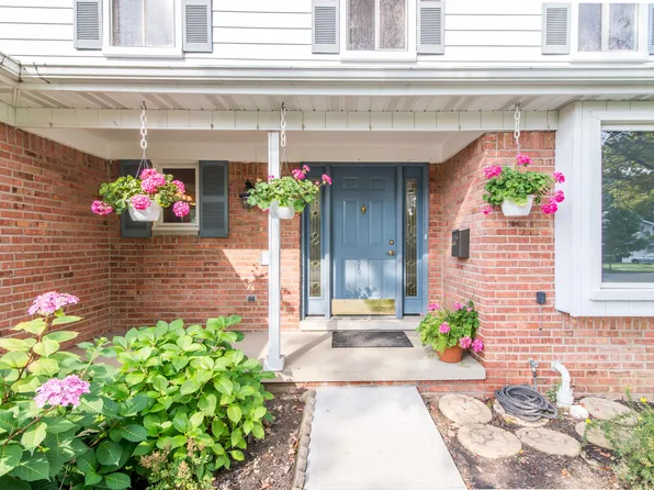 1536 Dicken Dr, Ann Arbor, MI 48103
