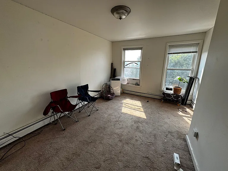 214 E 8th St — Photo 13