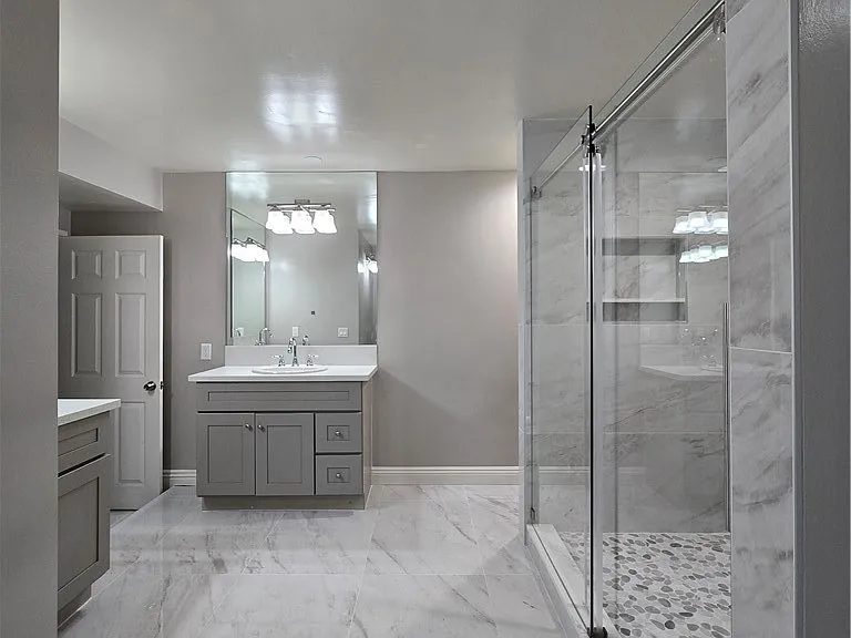 1747 Oakwood Ave — Photo 3