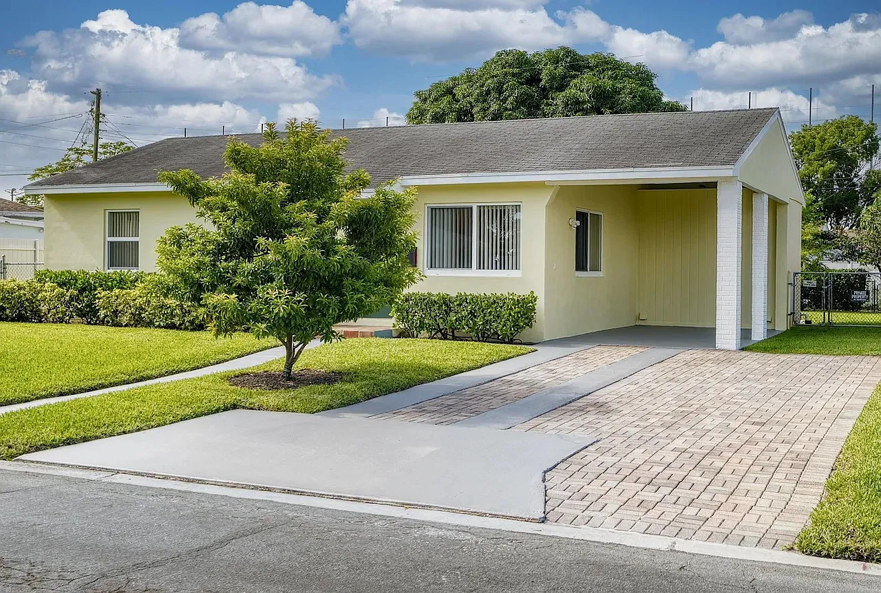 3 bed, 988 sqft, $2,750 — Photo 1