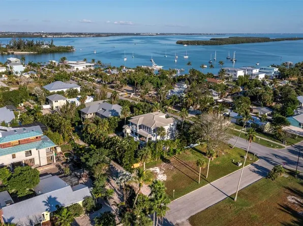 641 Broadway St #10, Longboat Key, FL 34228