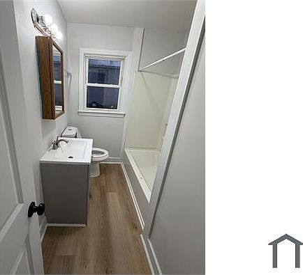 2nd image of 811 Macon St #A
