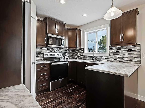 5th image of 105 4th Ave SE