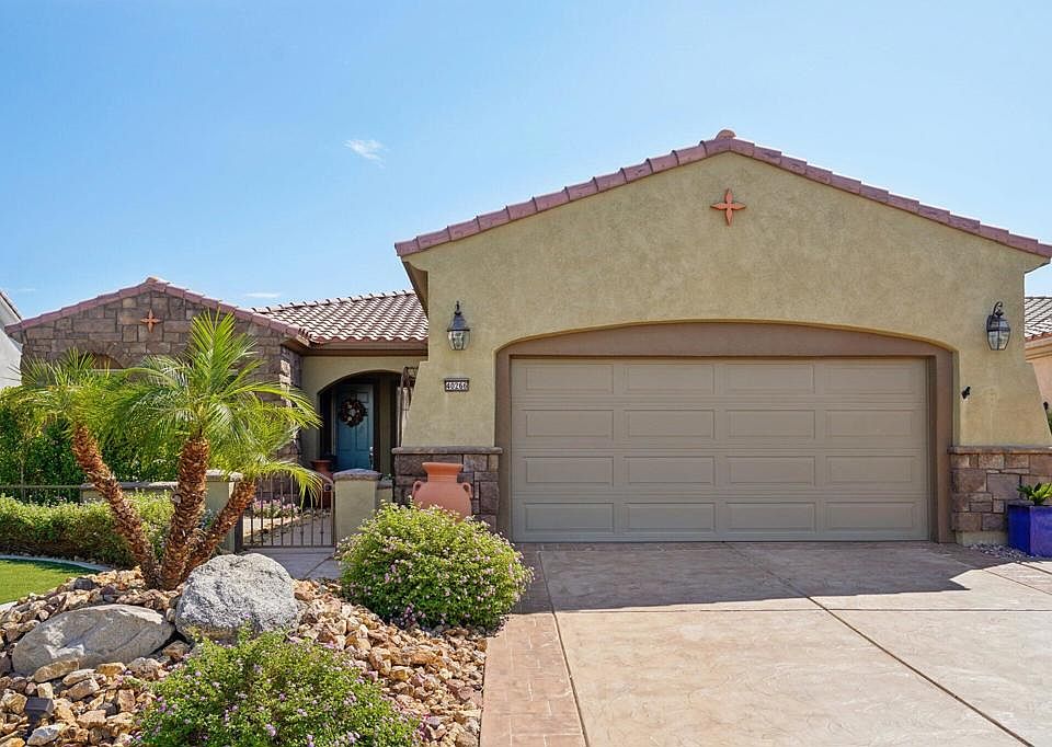 1st image of 40266 Calle Loma Entrada
