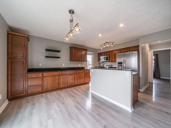 5th image of 456 Glenview Ct
