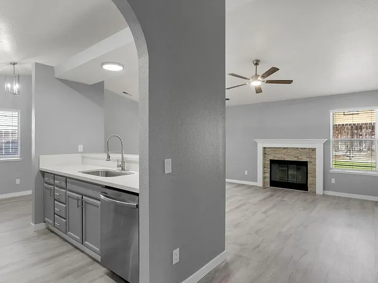 371 Shalako Dr — Photo 5