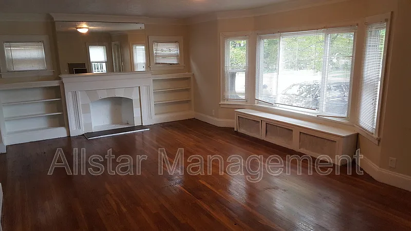 4 bed, 2.5 bath, 1813 sqft, $1,600 — Photo 2