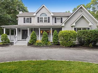 26 Squires Ave, East Quogue, NY 11942
