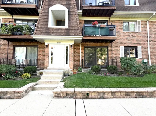 4144 Cove Ln APT D, Glenview, IL 60025
