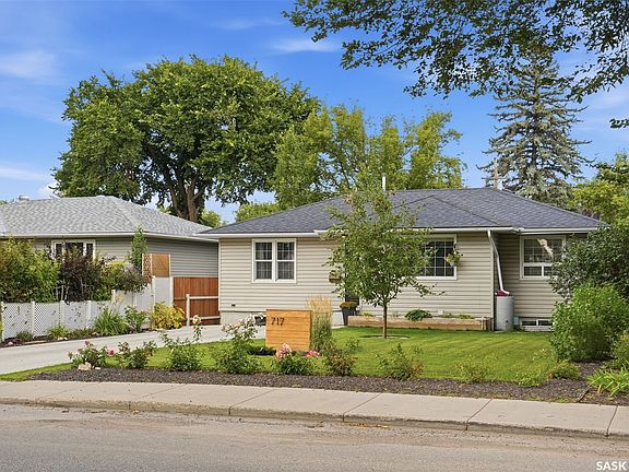 2nd image of 717 Taylor Street E