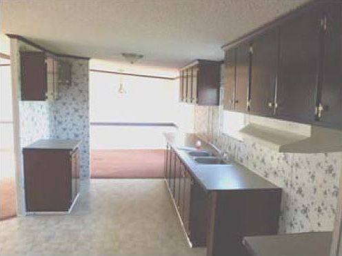 3rd image of 127 Village Point Dr