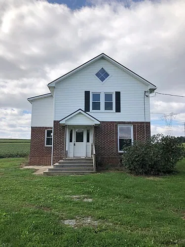 3 bed, $1,425 — Photo 1