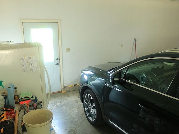 2 car garage 1