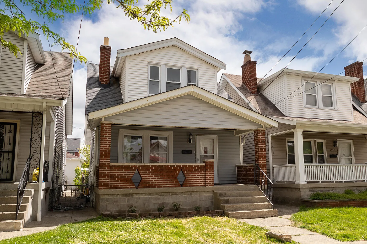 1548 Woodburn Ave photo 1
