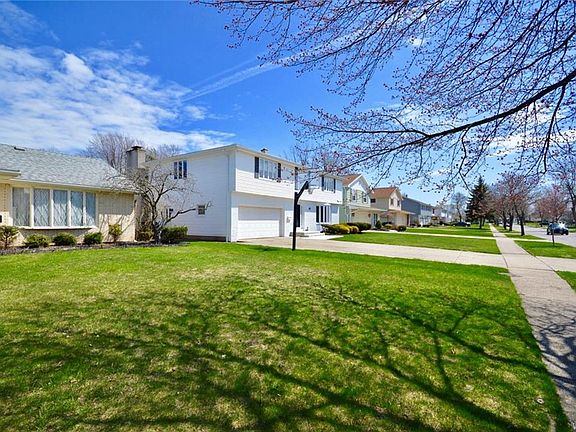 3rd image of 139 Sherbrooke Ave