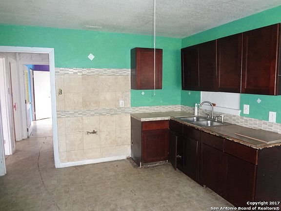 2nd image of 2222 Bronte St