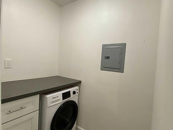 4th image of 2801 Daubenbiss Ave #19