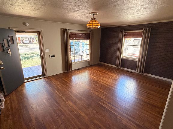 2nd image of 1109 Buena Vista St