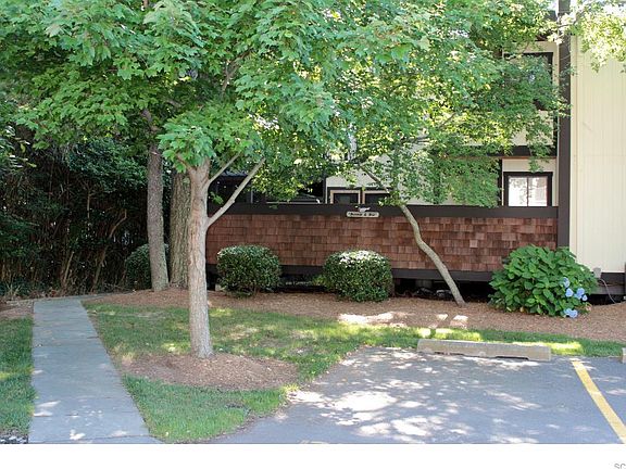 2nd image of 806 Wimbleton Ct #806