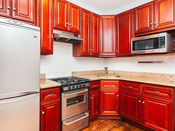 3rd image of 134 Jefferson St #1B
