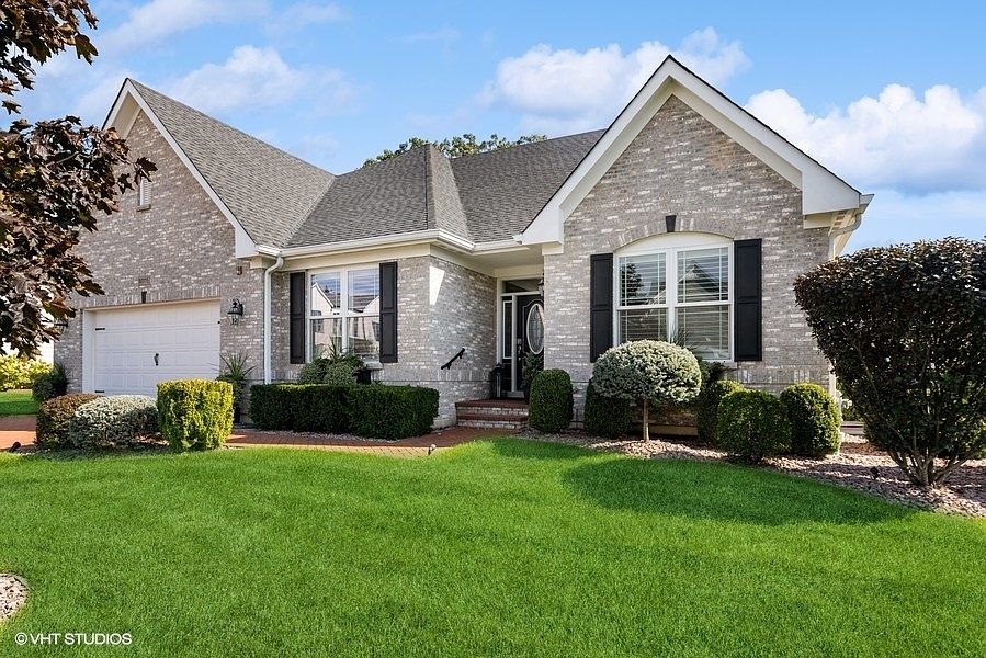 1st image of 6005 Burr Oak Dr