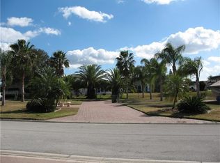 1031 Motorcoach Dr, Polk City, FL 33868