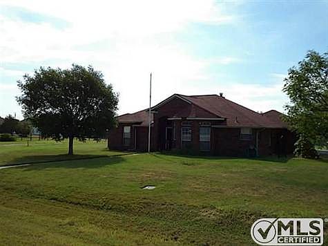 2nd image of 601 Parker Ln