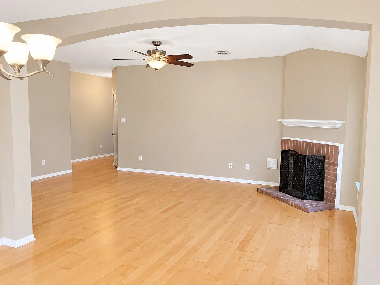 3 bed, 2.0 bath, 1515 sqft, $2,450 — Photo 4