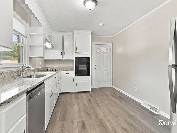 3rd image of 412 W Buckoak St