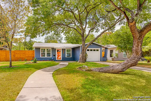 526 Marchmont Ln — Photo 2