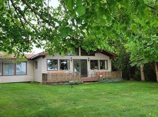 1370 Crist Isle Dr, Cheboygan, MI 49721