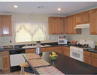 5th image of 11927 Giles St