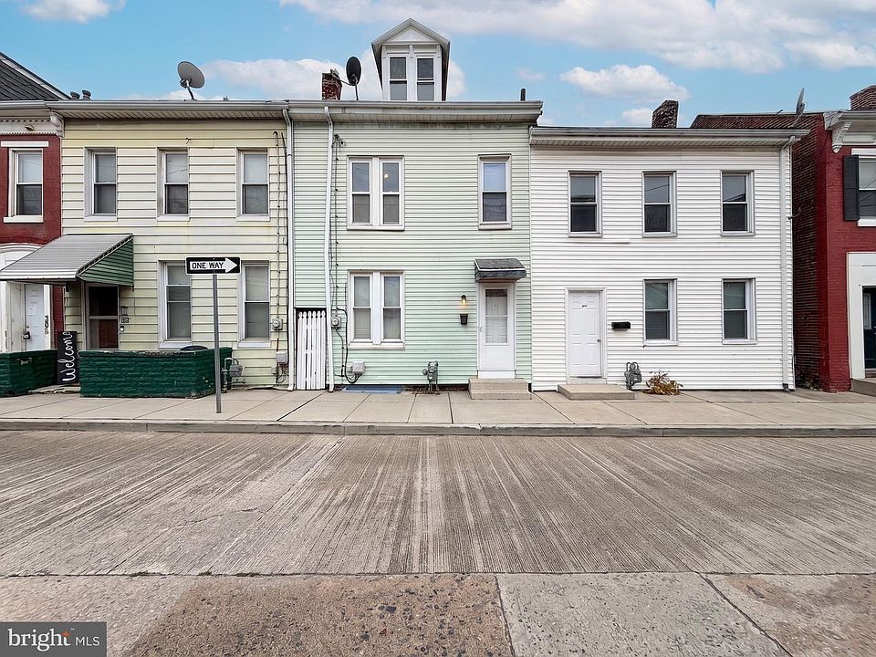 1st image of 34 N Franklin St