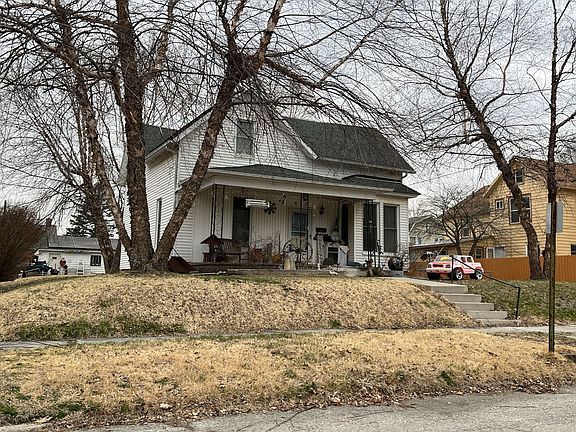 2nd image of 612 E 1st Ave
