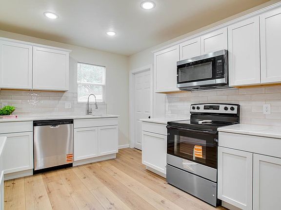 5th image of 1518 W Maple Ave